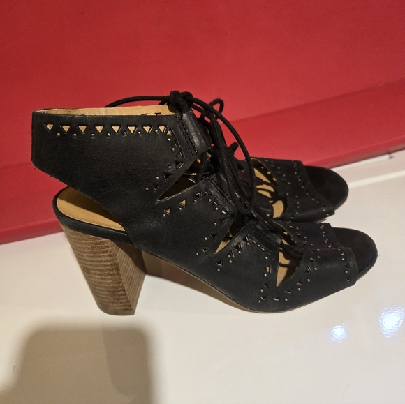 Women's Lucky Brand Black Leather Women's Heeled Sandals. - Picture 2 of 7